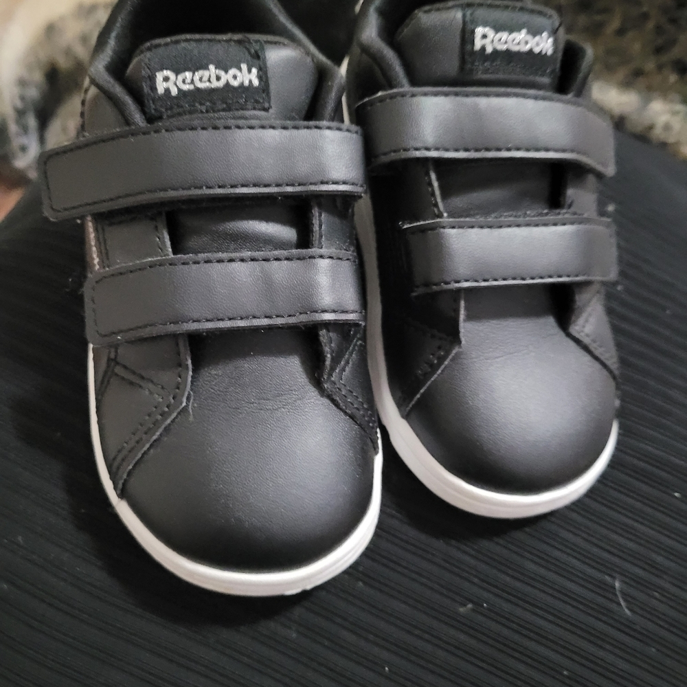 Reebok 7.5 toddlers sneakers